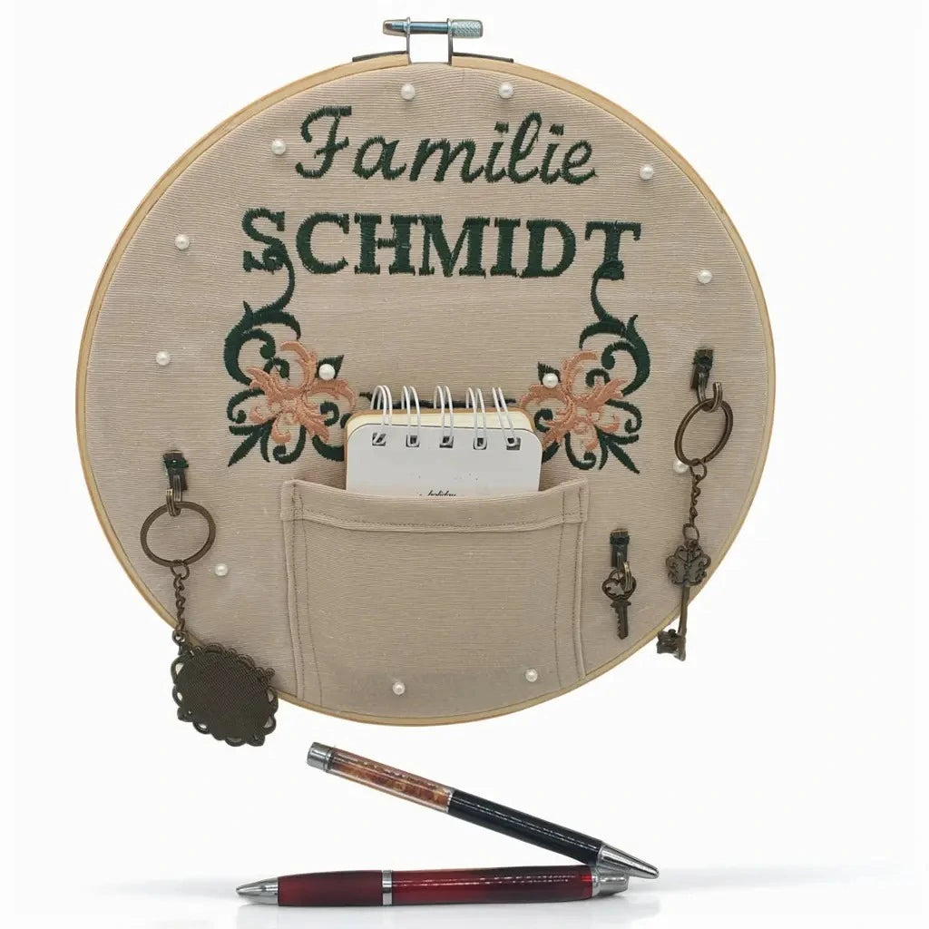 Personalisierter Stickrahmen – Schlüsselhaken, Notizhalter und spezielles Design aus Baumwollstoff