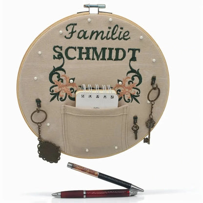 Personalisierter Stickrahmen – Schlüsselhaken, Notizhalter und spezielles Design aus Baumwollstoff